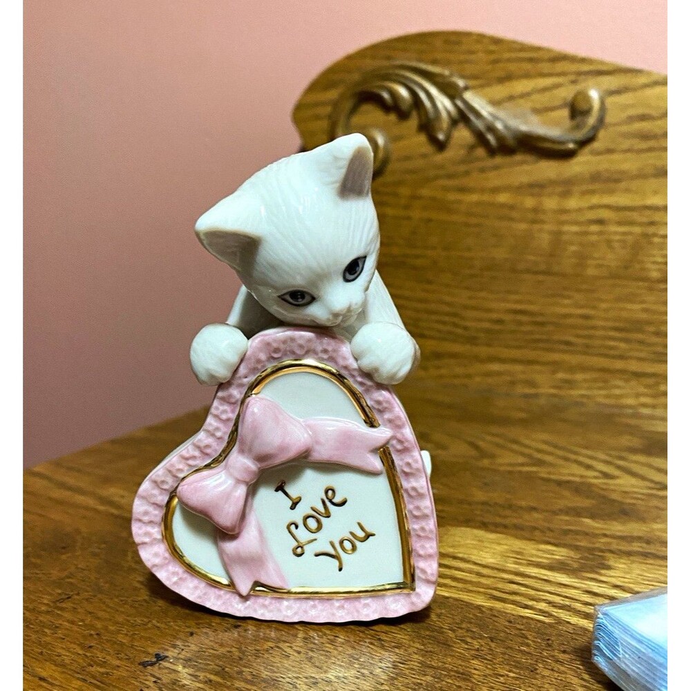 Lenox Handcrafted Porcelain Cat Figurine Holding Heart Plaque "I Love You"